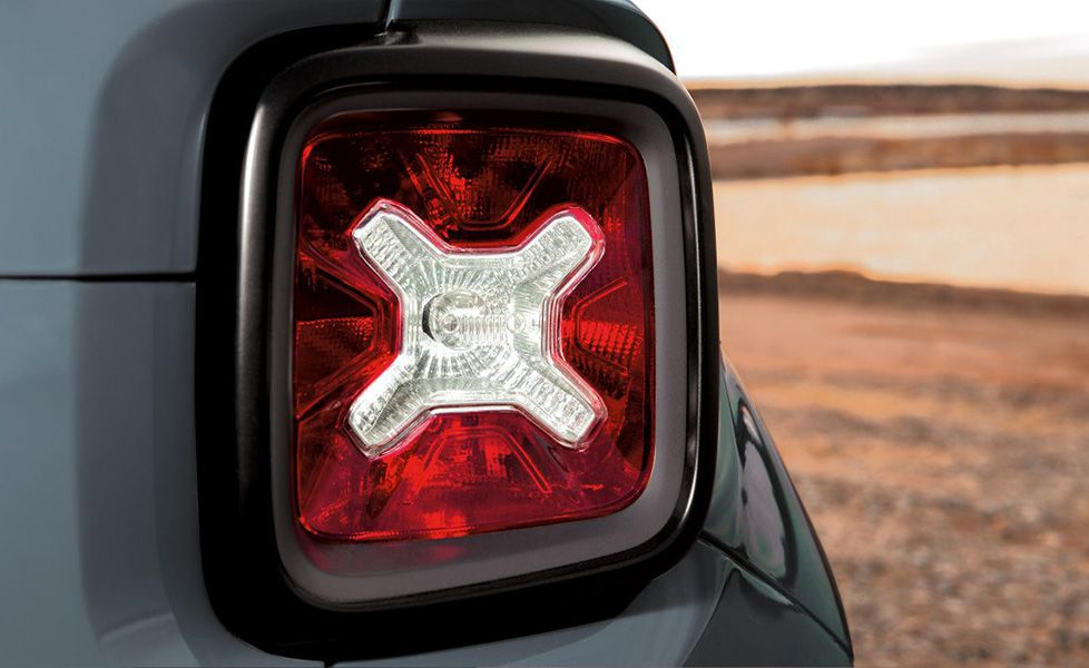 2017 Jeep Renegade image Taillight
