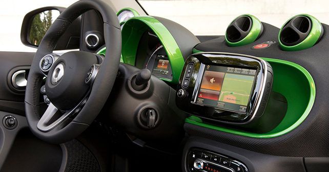 Smart fortwo Cabrio gets electric drive - autoX