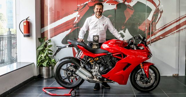 Sergi Canovas Garriga, Managing Director, Ducati India, accepts the award for the SuperSport S