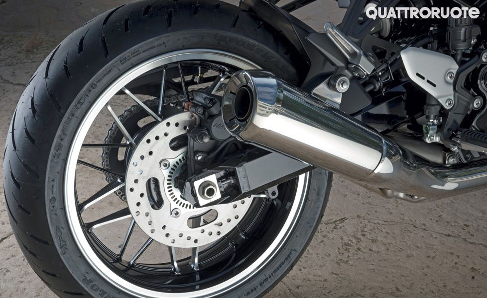 Kawasaki Z900RS image rear disc brake gal