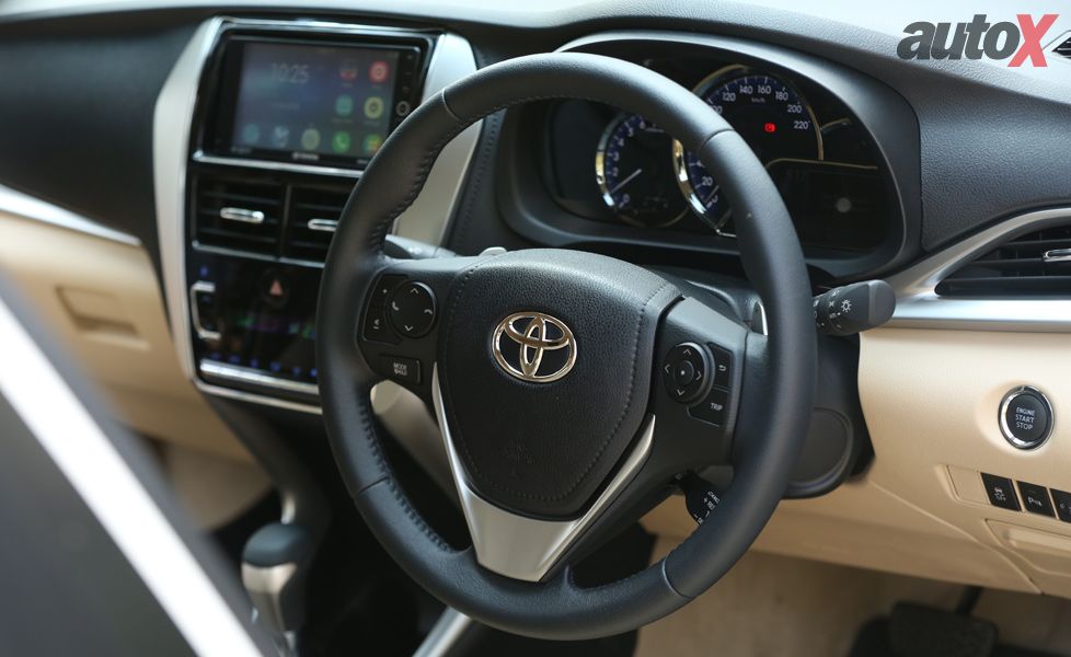 toyota yaris image steering wheel