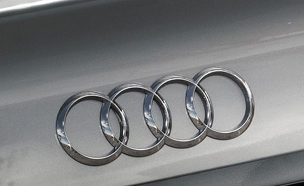 Audi A4 Exterior Photo Tail Gate Logo 099