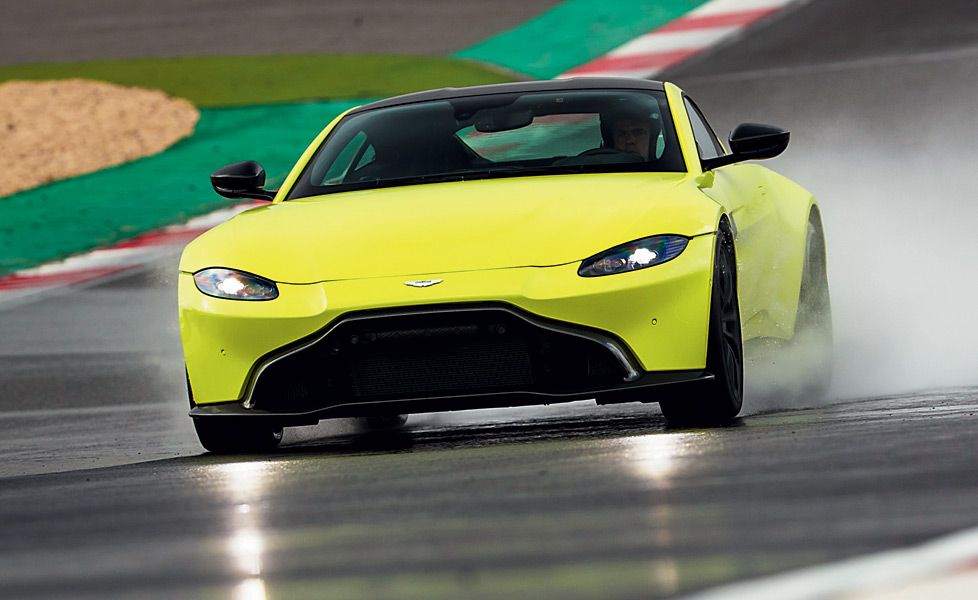 Aston Martin Vantage - Photos