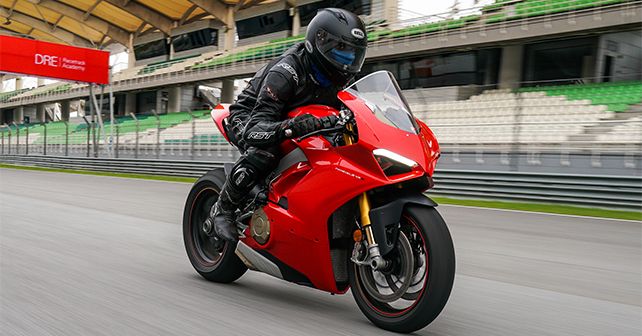 PANIGALE V4 S front quarter