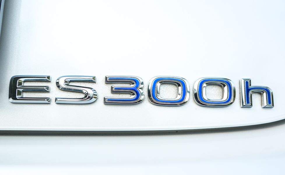 2018 Lexus ES 300h image badge