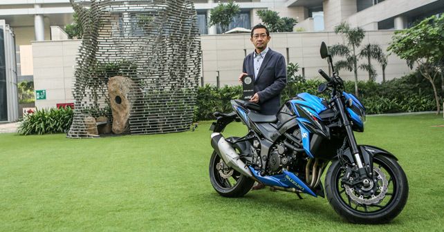 Eiji Kobayashi Gm Suzuki Motorcycles India Accepts The Autox Award