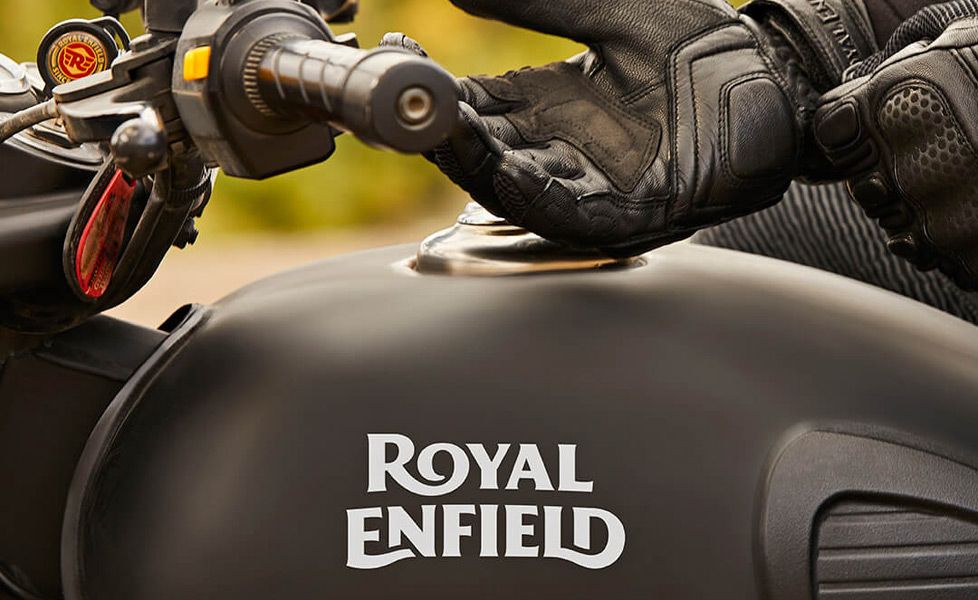 Royal Enfield Classic Stealth Black Images, Royal Enfield Classic Stealth  Black Photos - autoX
