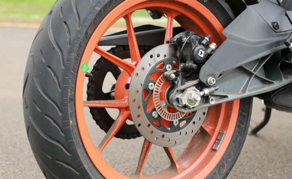 KTM RC 125 Image detail rear disc gallery