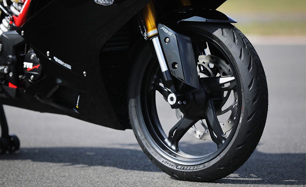 2020 TVS Apache RR 310 Michelin Road 5 tyres1