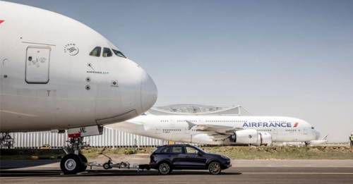 Porsche Cayenne pulls Airbus A380, sets Guinness World Record