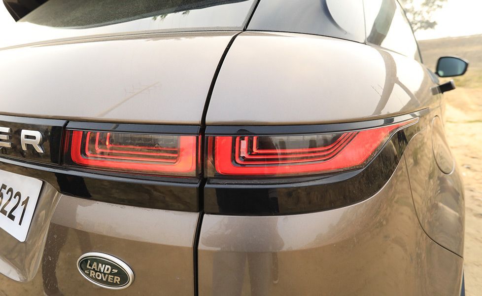 2020 Range Rover Evoque image LED tail lamps
