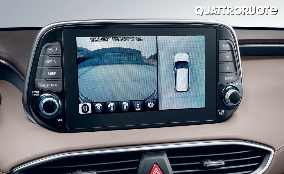 Hyundai Santa Fe image lcd screen1