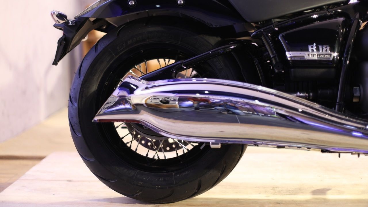 BMW R18 fish tail exhaust1