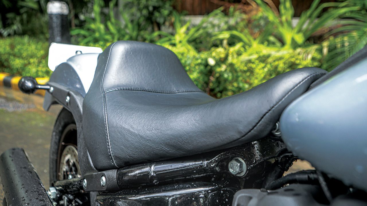 Harley Davidson Low Rider S seat1