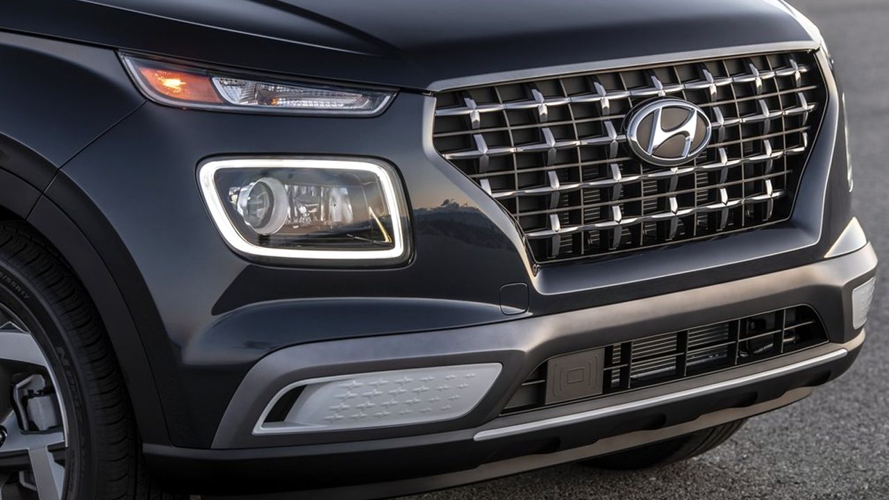 Hyundai Venue Grille