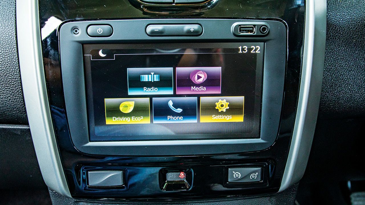 renault duster turbo petrol infotainment screen
