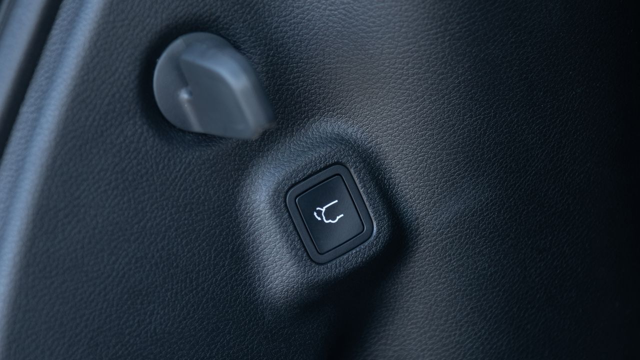 2021 Jeep Compass Facelift Boot Release Switch1