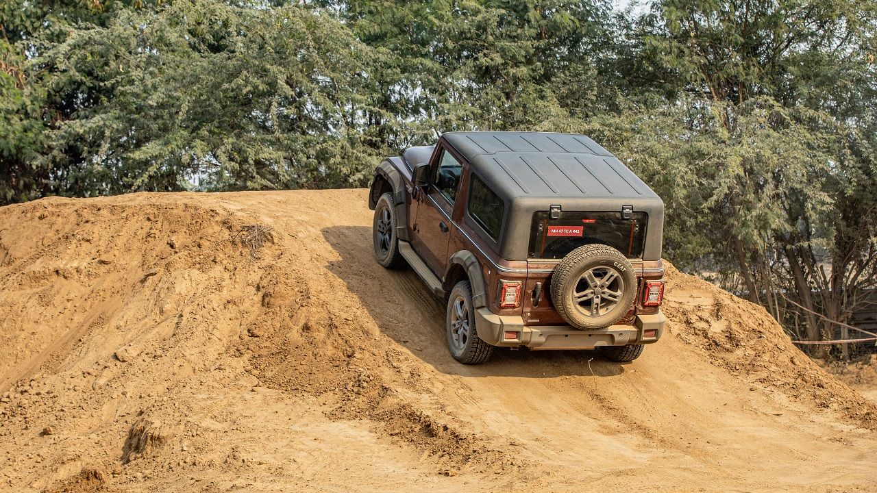 mahindra thar on durt track