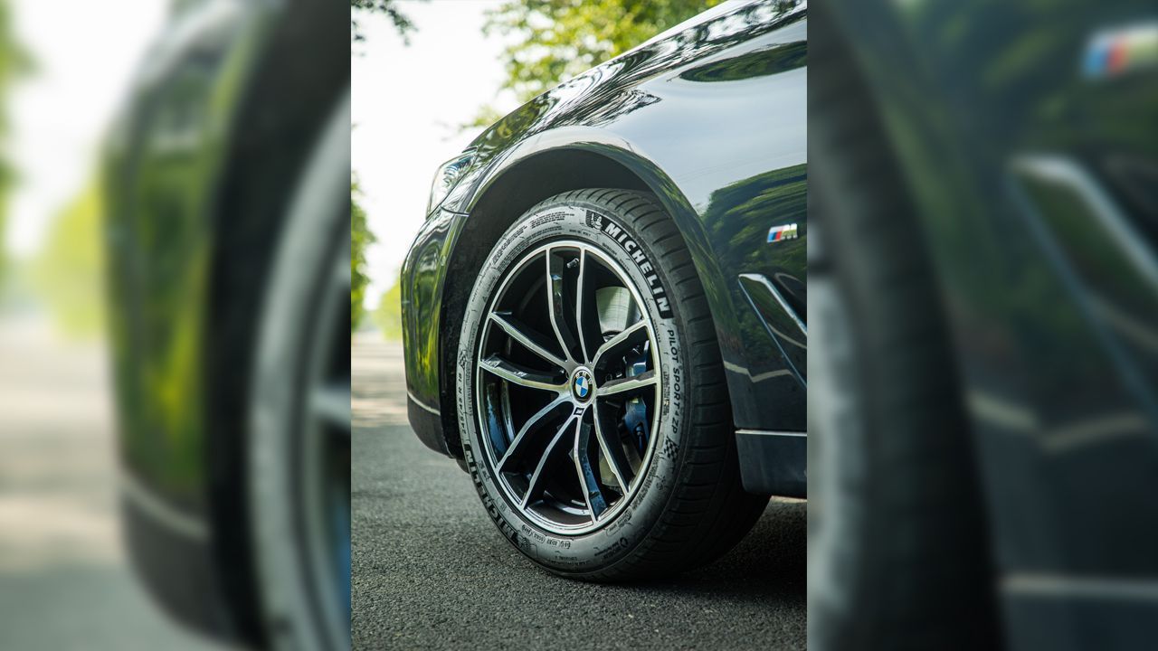2021 BMW 5 Series M wheels1
