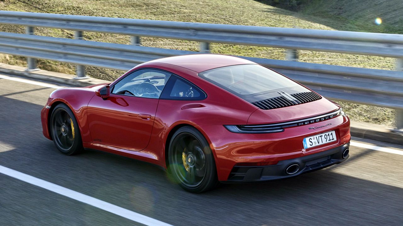 Порше 911 Carrera 4 GTS