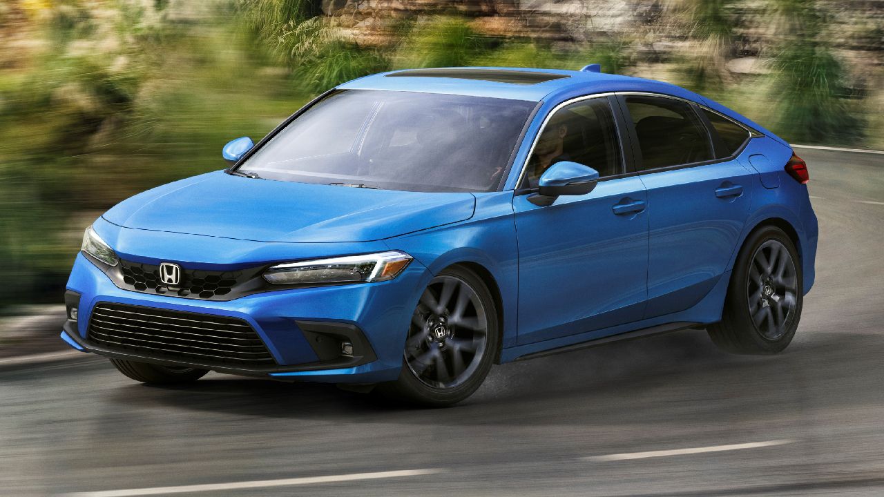 https://static.autox.com/uploads/2021/06/Honda-Civic-Hatchback-Front-three-quarter-motion.jpg