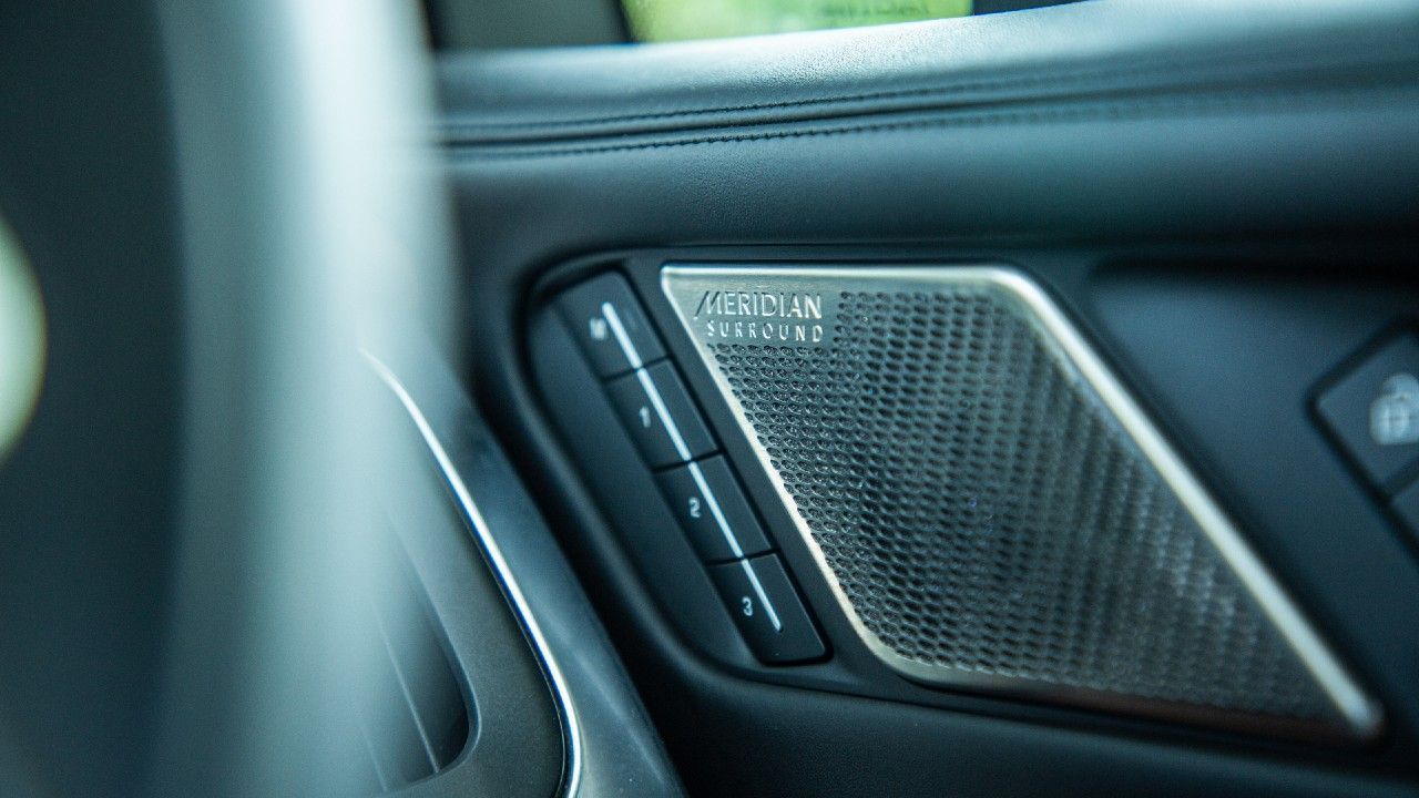 2021 Jaguar I Pace interior details meridian surround sound system m1