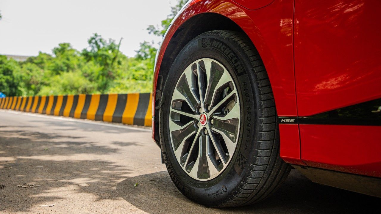 2021 jaguar i pace electric details alloy wheels m11