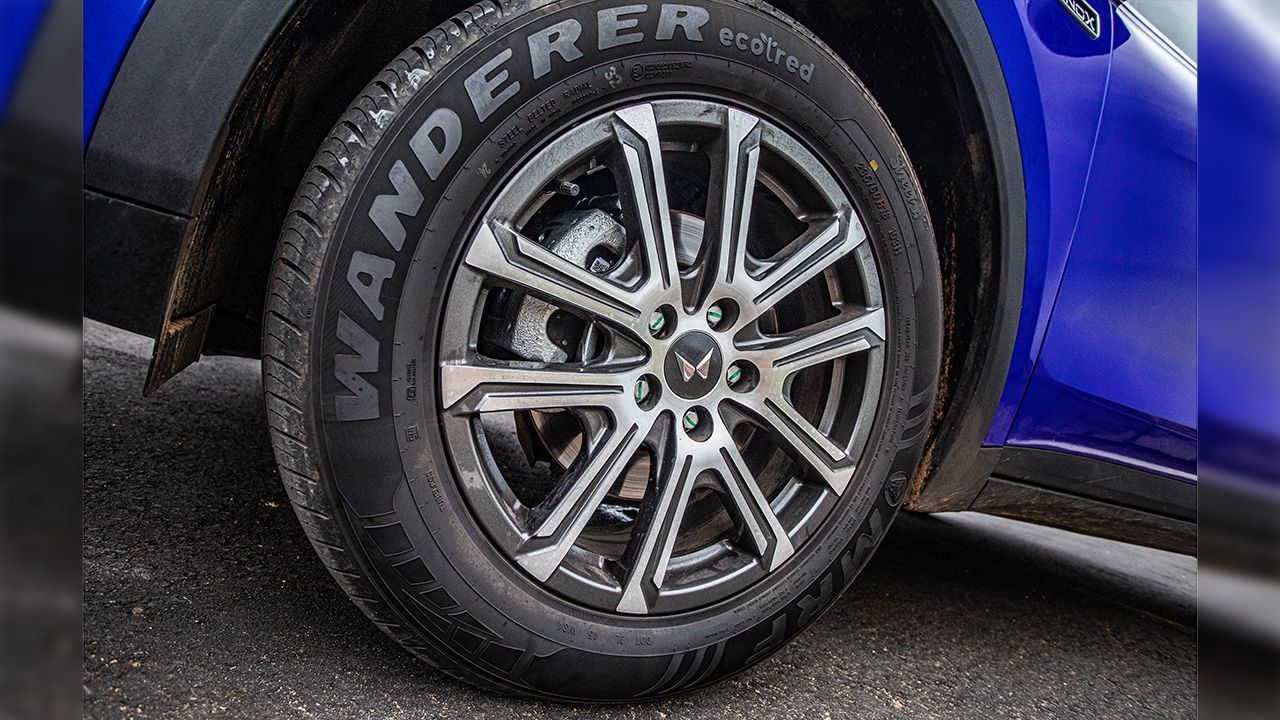 2021 Mahindra XUV700 alloy wheels