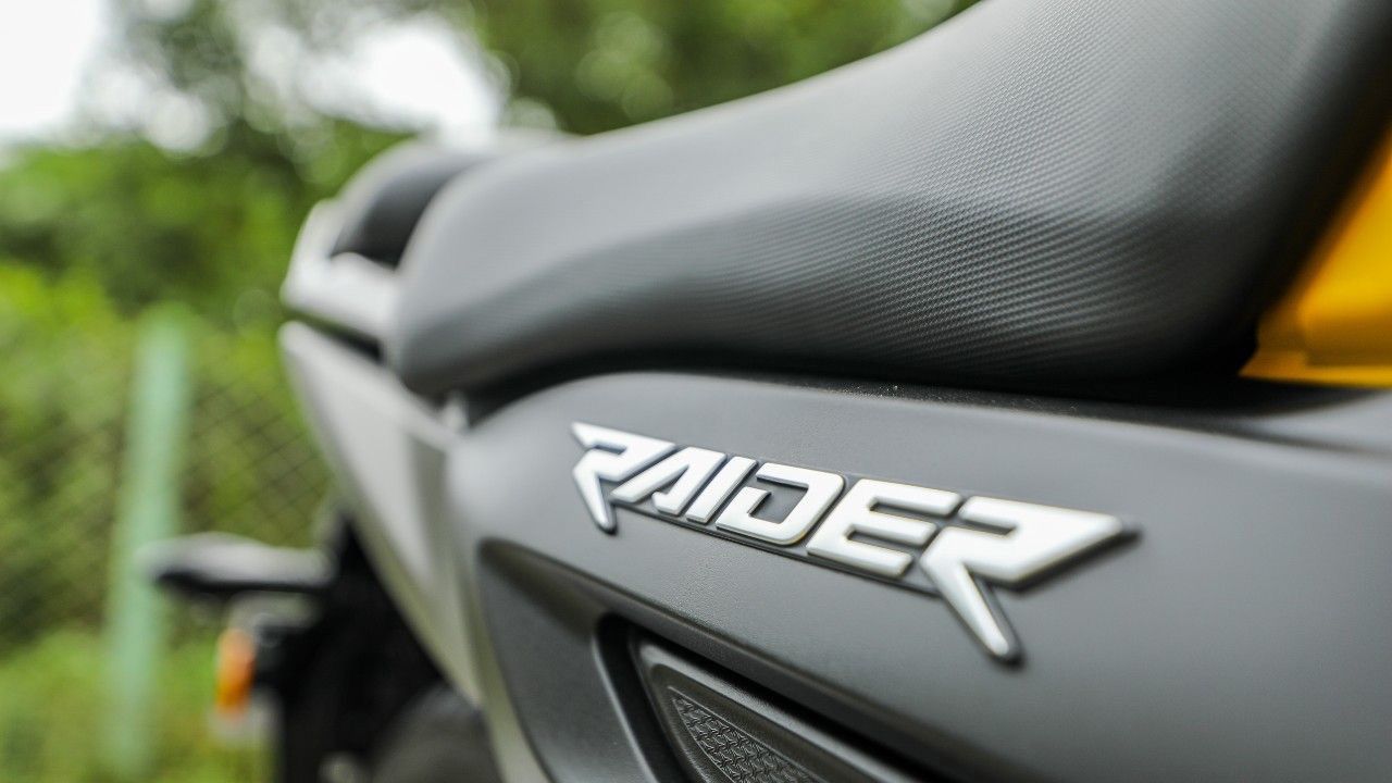 2021 tvs raider 125 first ride review badging m1