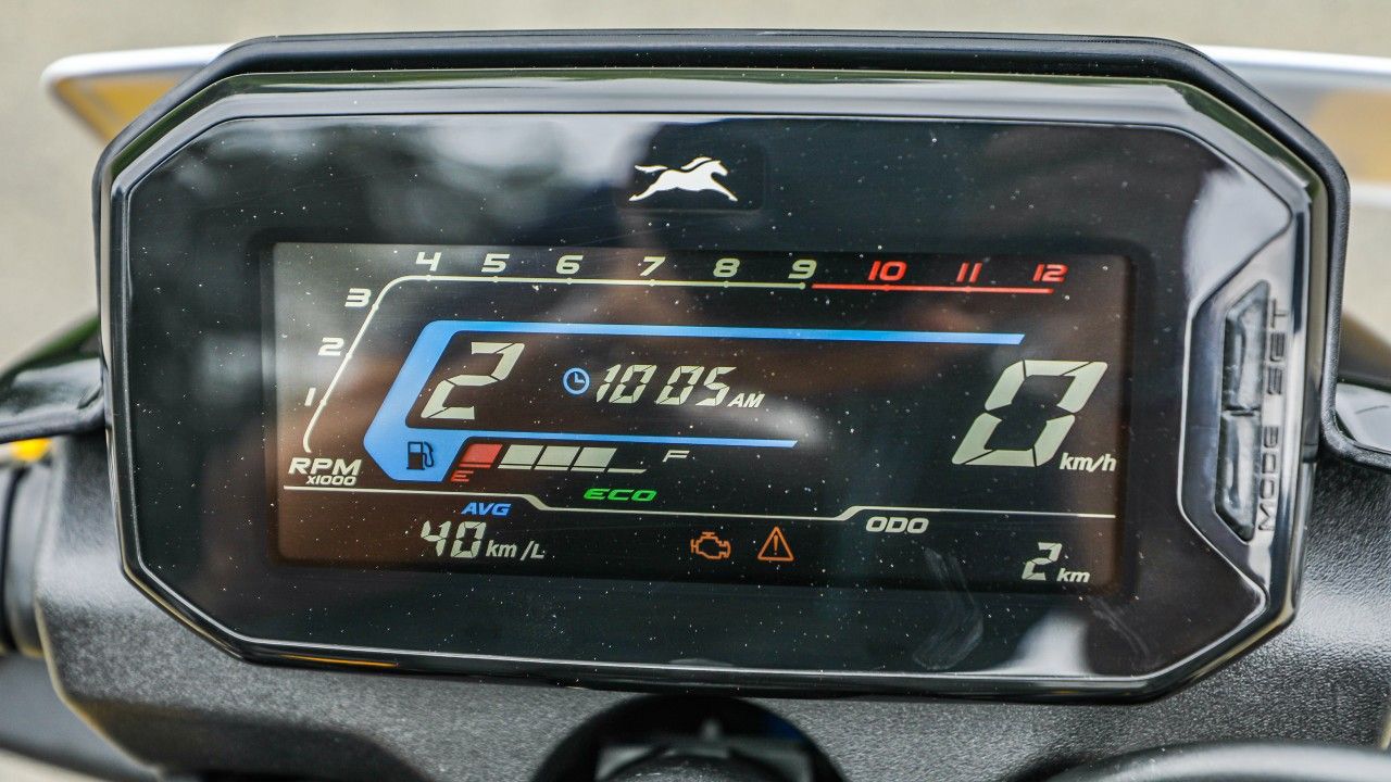 2021 tvs raider 125 first ride review speedo display m1
