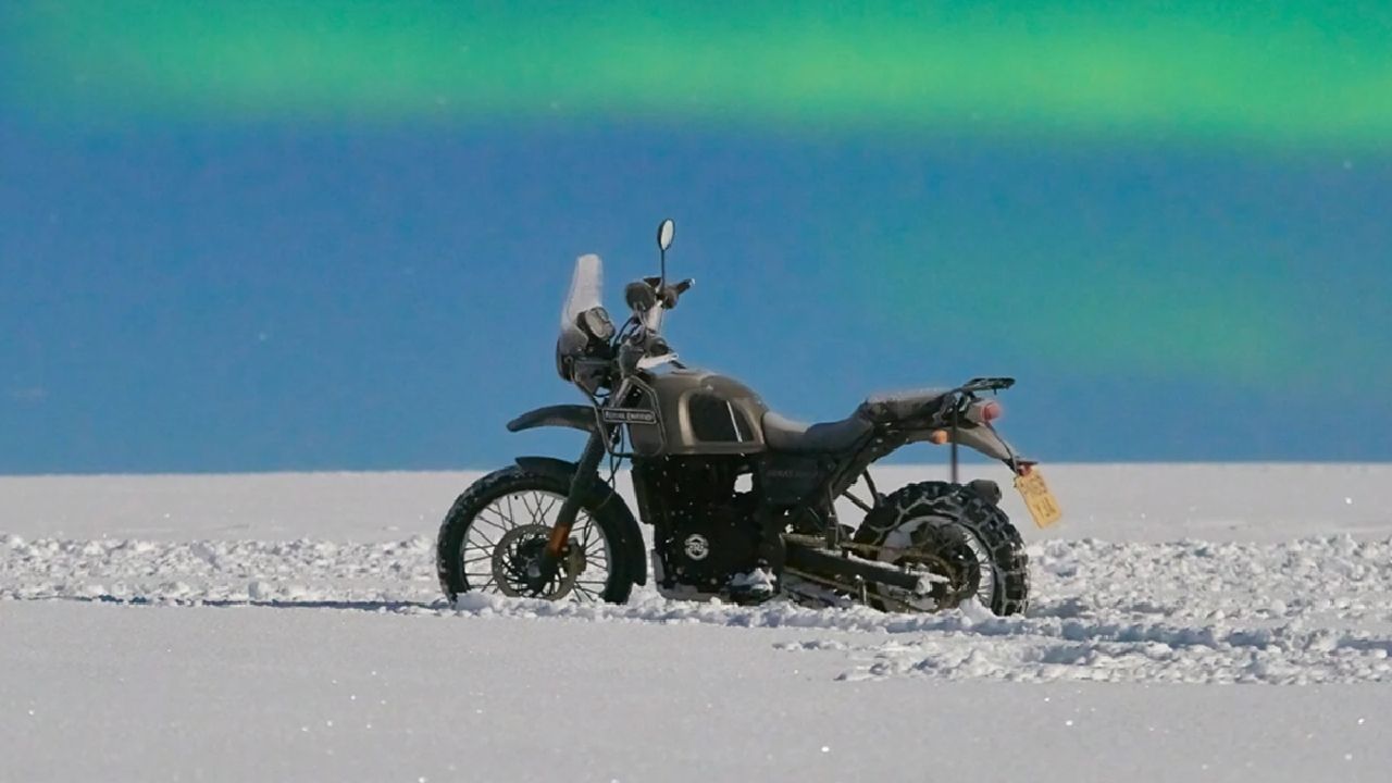 Royal Enfield Himalayan In The Snow Side Profile Static 1