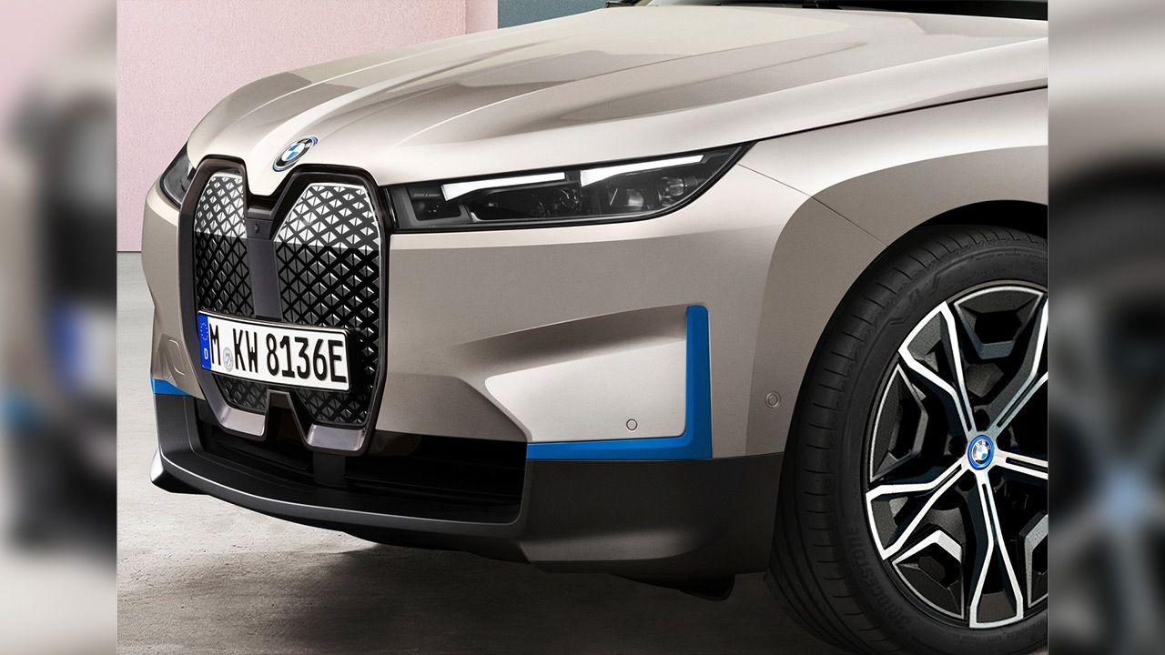 BMW iX front left quarter chrome bodypaint
