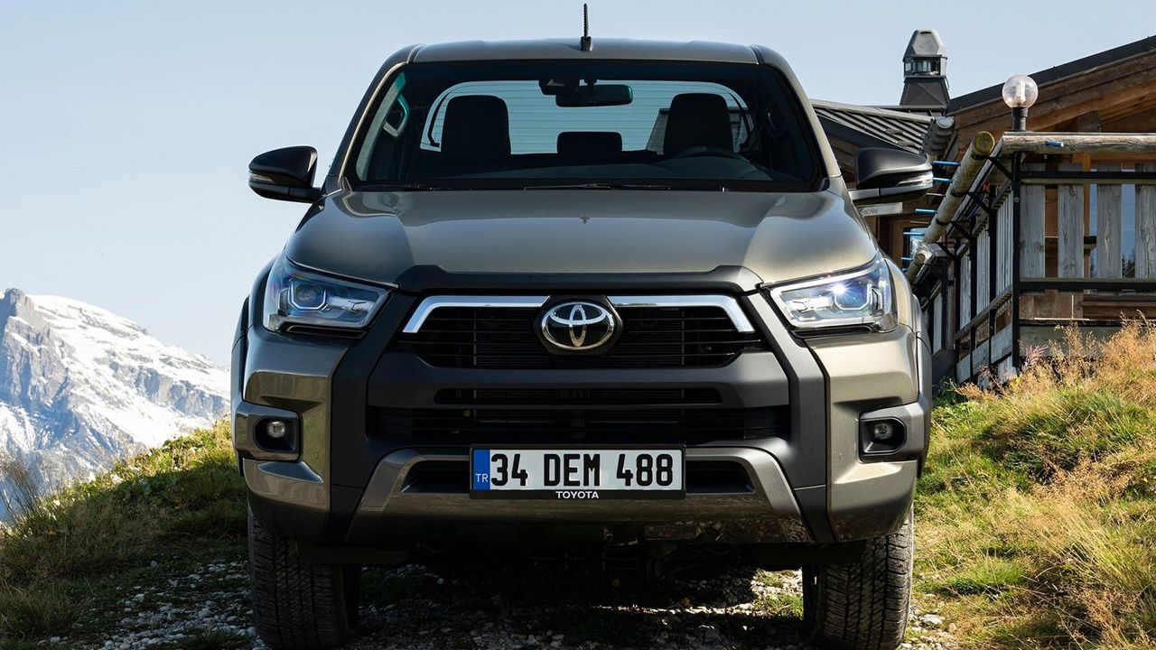 Toyota Hilux Front Look