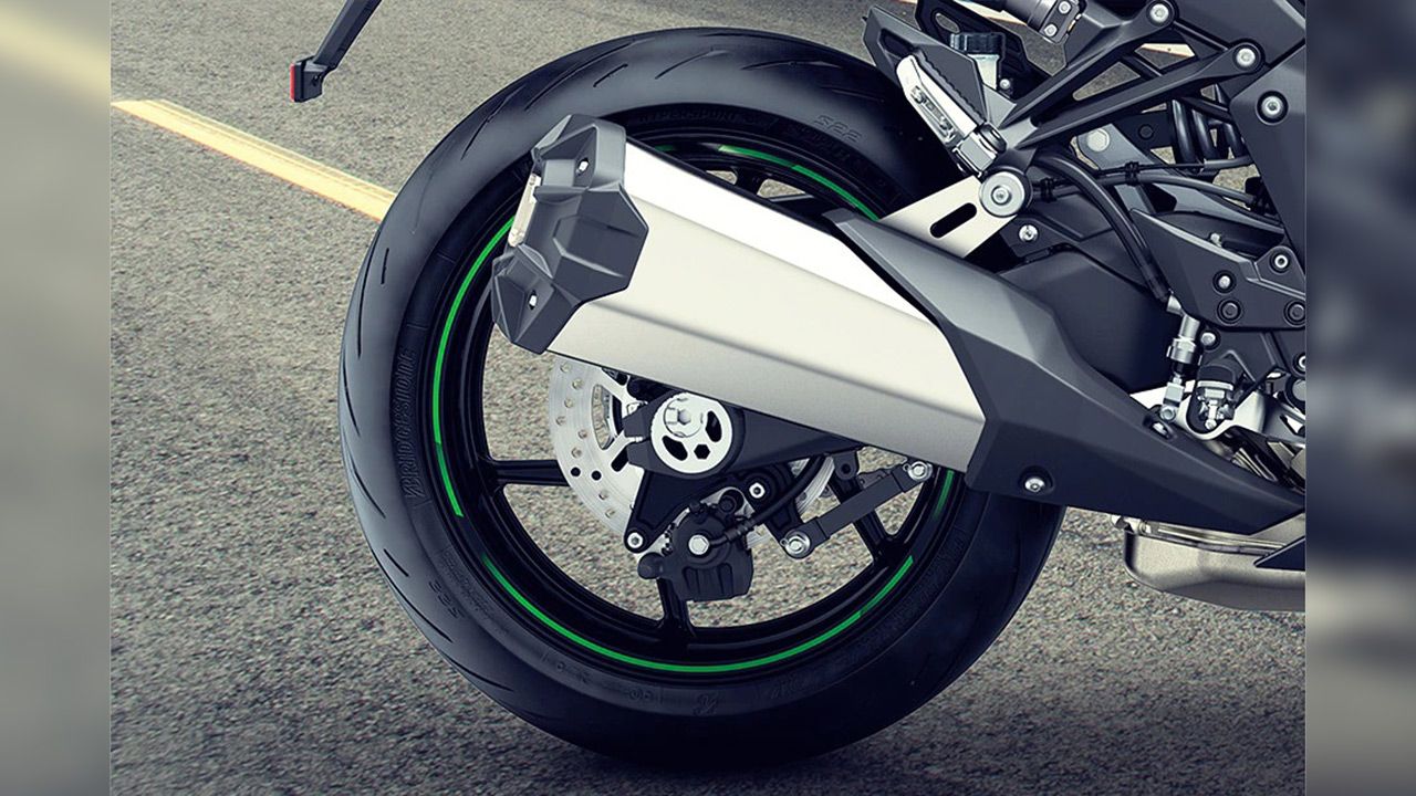 Kawasaki Ninja 1000 Rear Tyre View3
