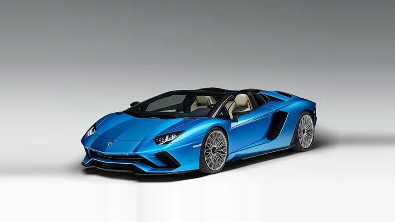 Lamborghini Aventador S Roadster breaks cover - autoX