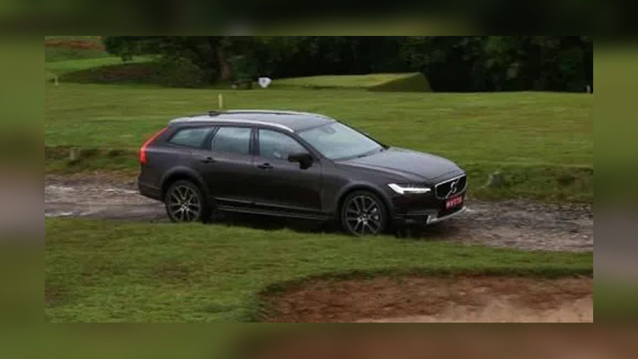 2017 Volvo V90 Cross Country Panning Motion Gallery 642x336 500x261