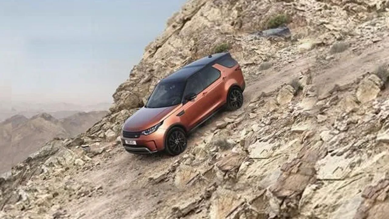2018 Land Rover Discovery Front Off Road 500x261