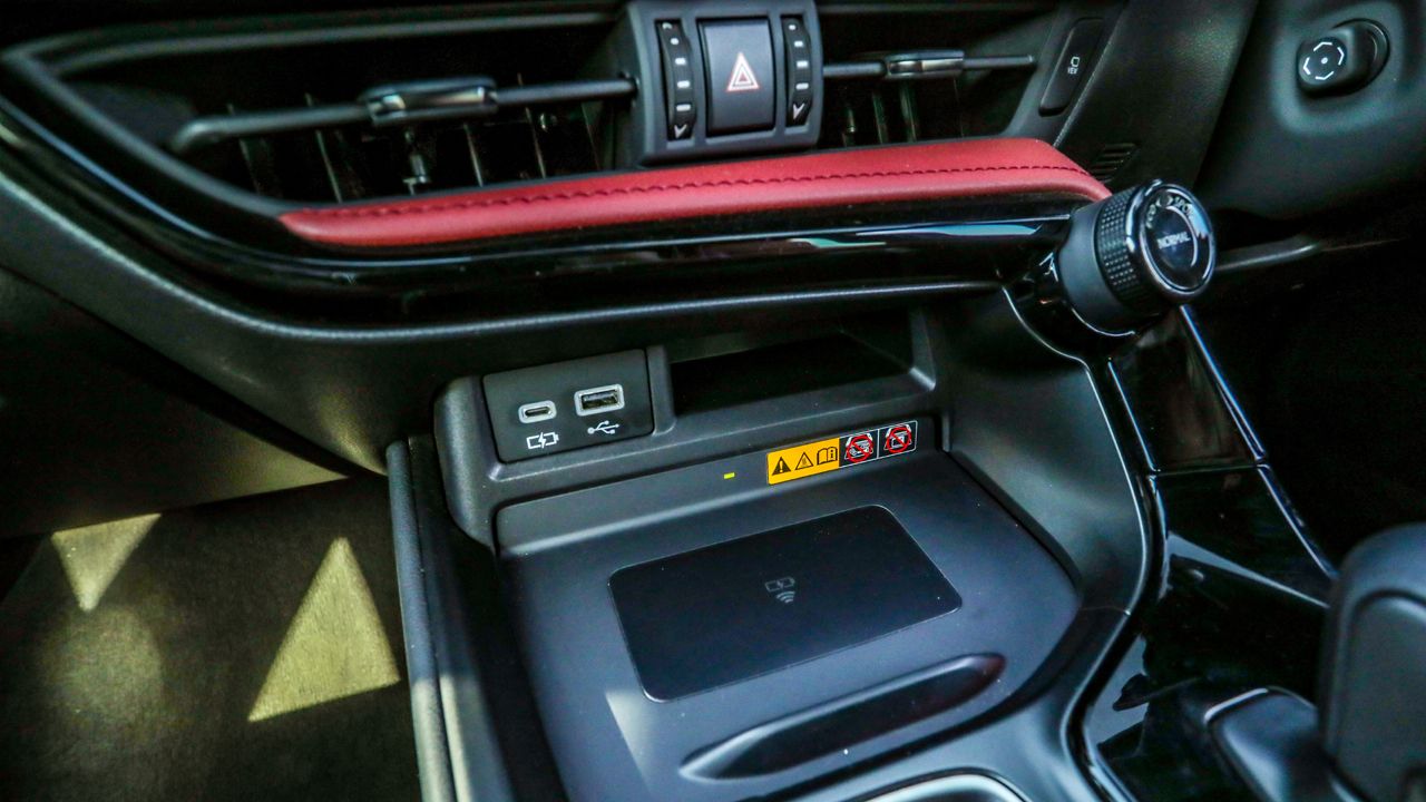 Lexus NX 350h Centre Console Charging Pad