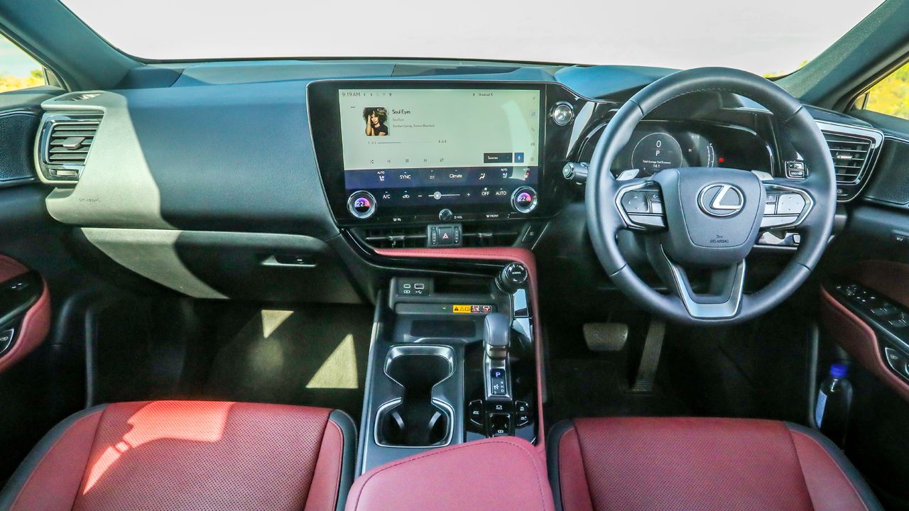 Lexus NX 350h Cockpit