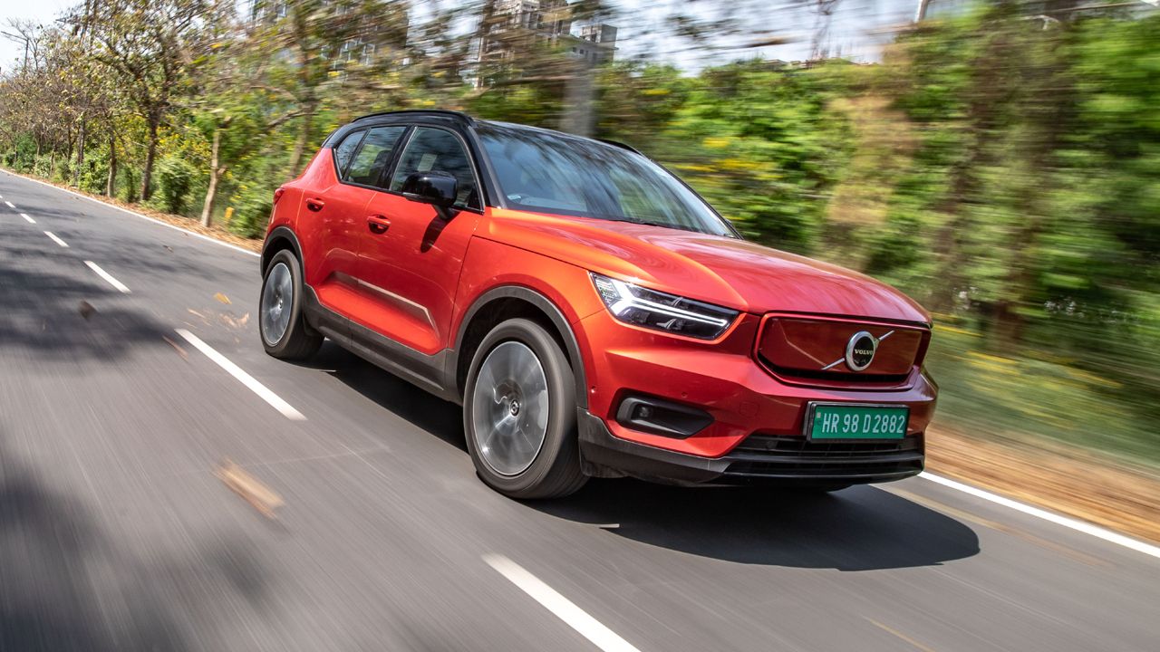 Volvo XC40 Recharge Front Quarter Motion