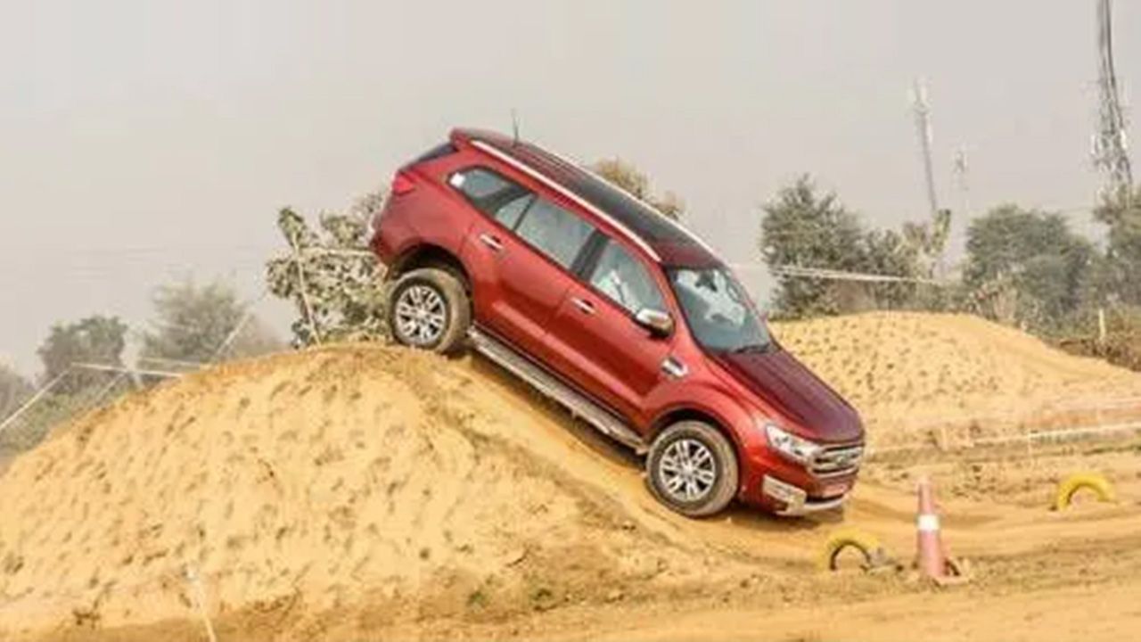 Ford Endeavour Action2 500x261