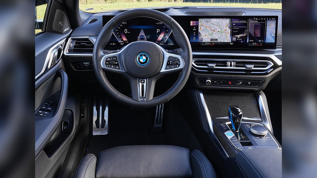 BMW i4 Full Dashboard Center11