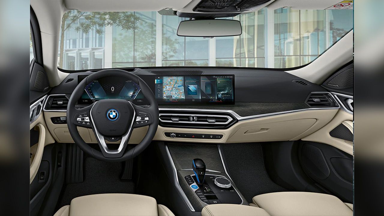 BMW i4 Full Dashboard Center2