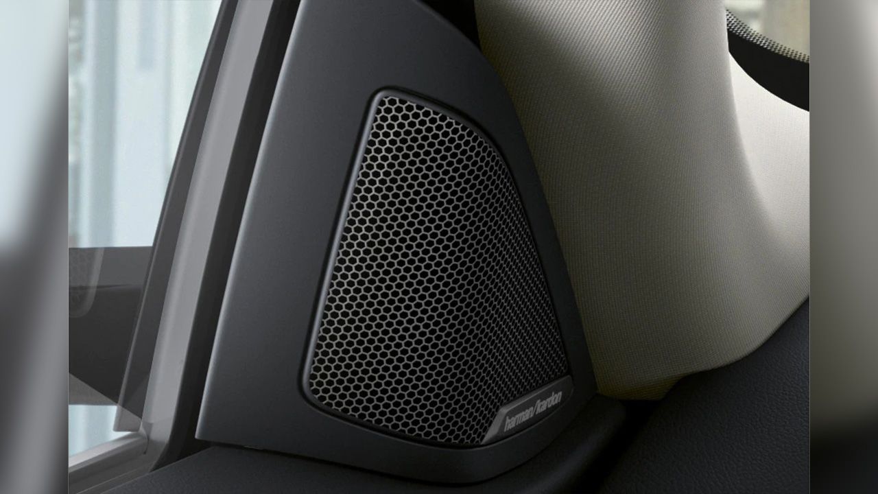BMW i4 Speaker View1