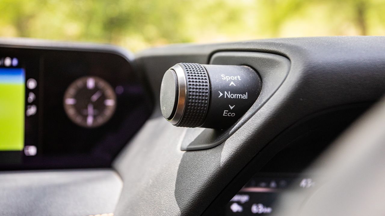 Lexus UX 300e Drive Mode Selector1