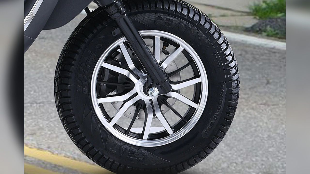 PURE EV EPluto 7G Front Tyre View1