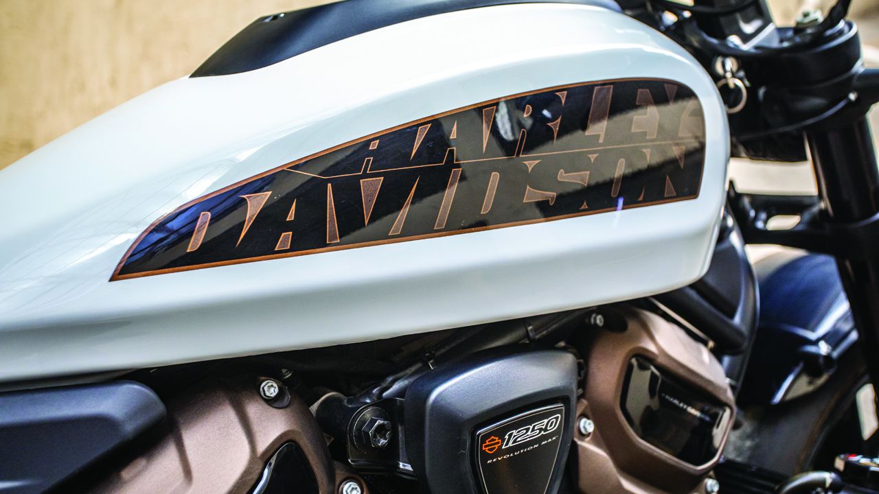 Harley Davidson Sportster S Fuel Tank1