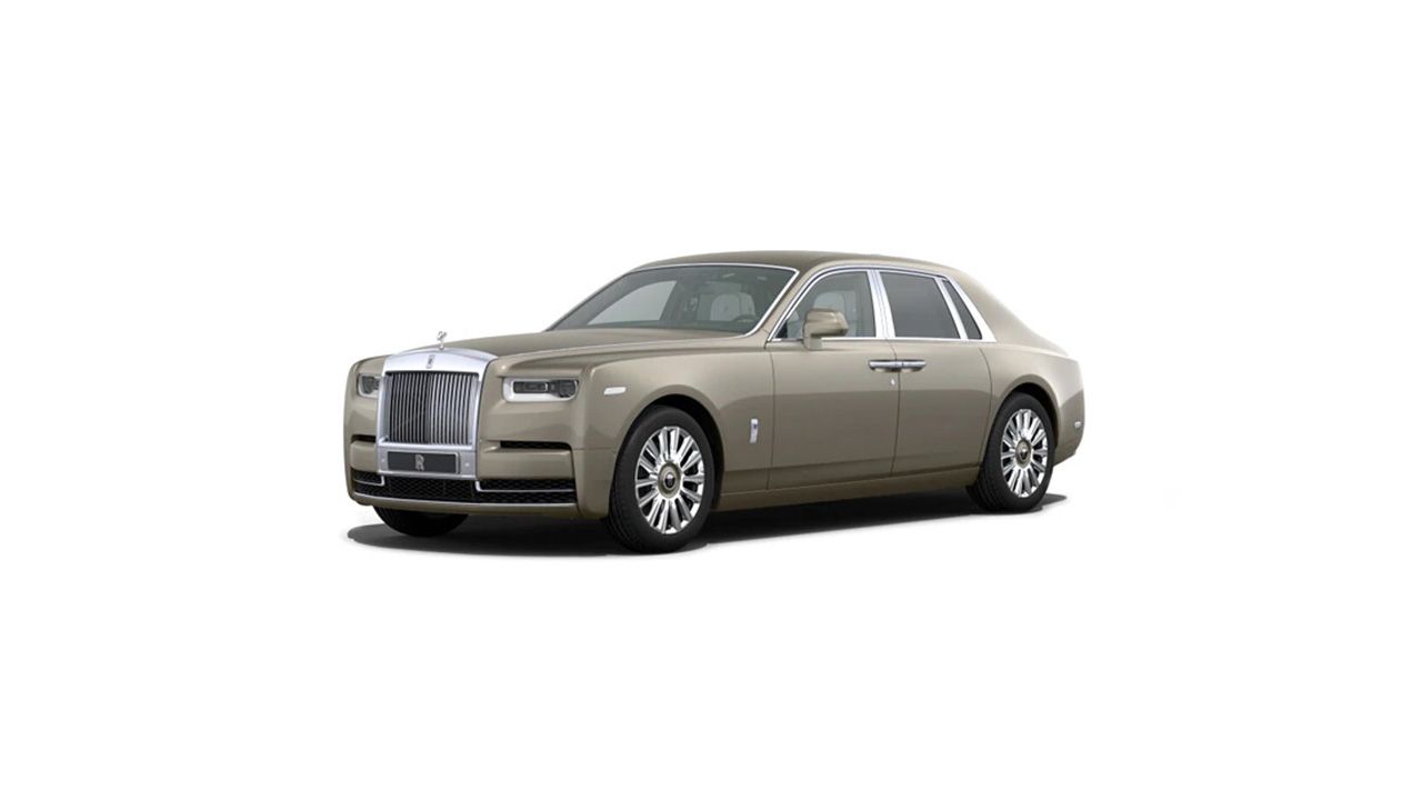 Rolls Royce Phantom VIII Petra Gold