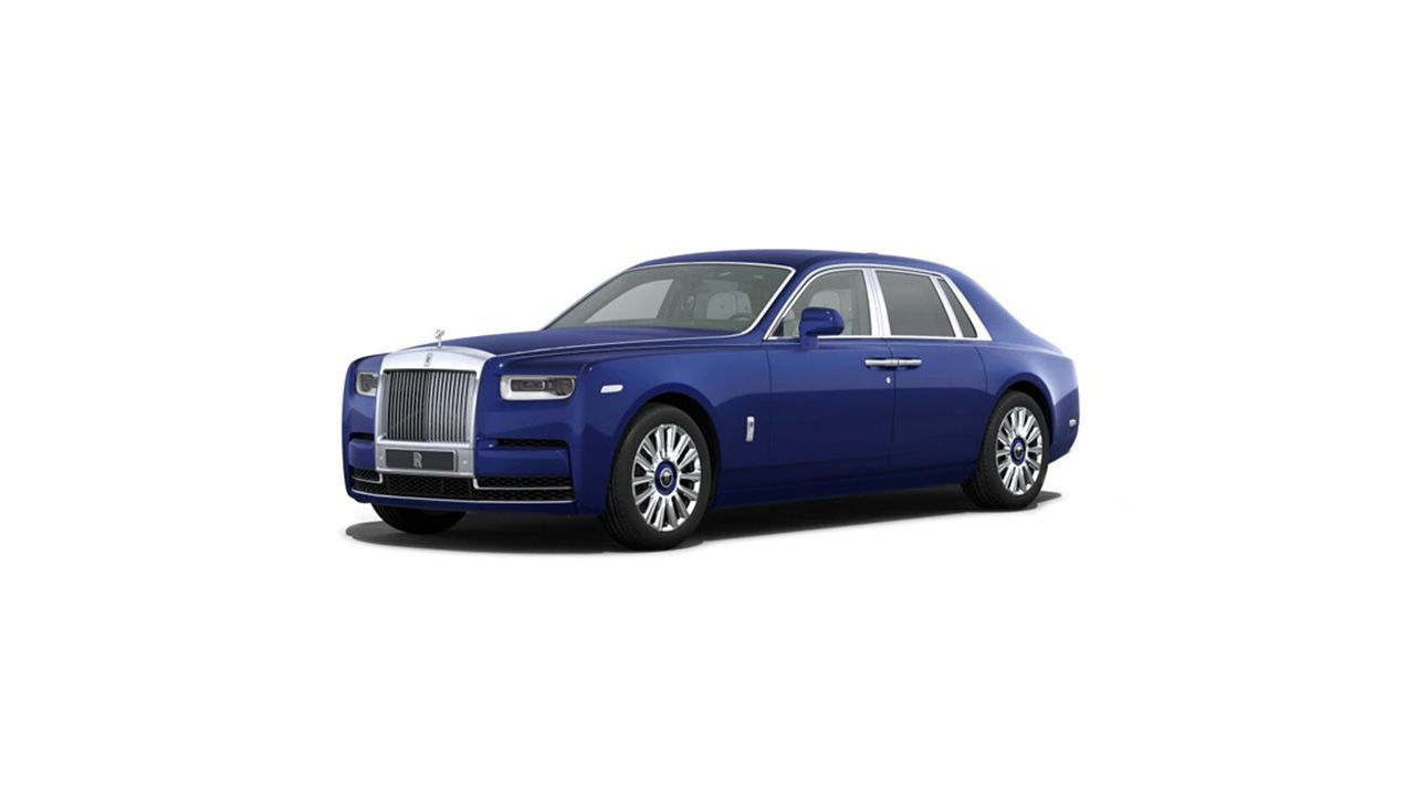 Rolls Royce Phantom VIII Salamaca Blue