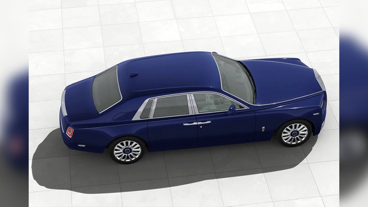 Rolls Royce Phantom VIII Top View